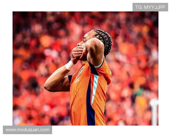 [德甲]莱比锡快速反击 哈维-西蒙斯头球破门.